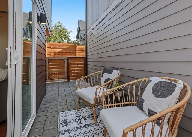 2412 Queen Ann Avenue N, Seattle, WA 98109
