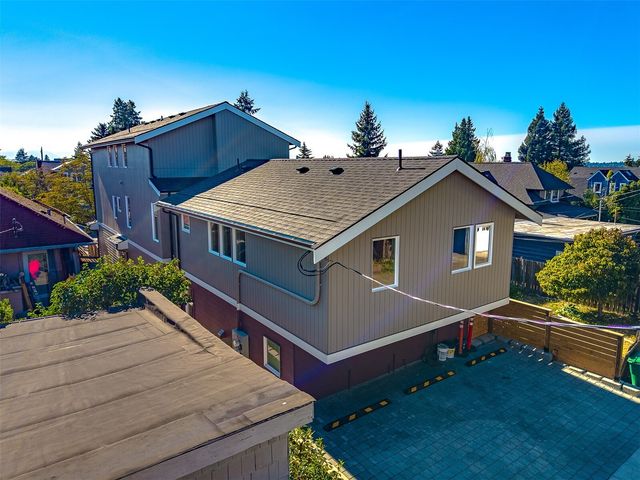 2412 Queen Ann Avenue N, Seattle, WA 98109