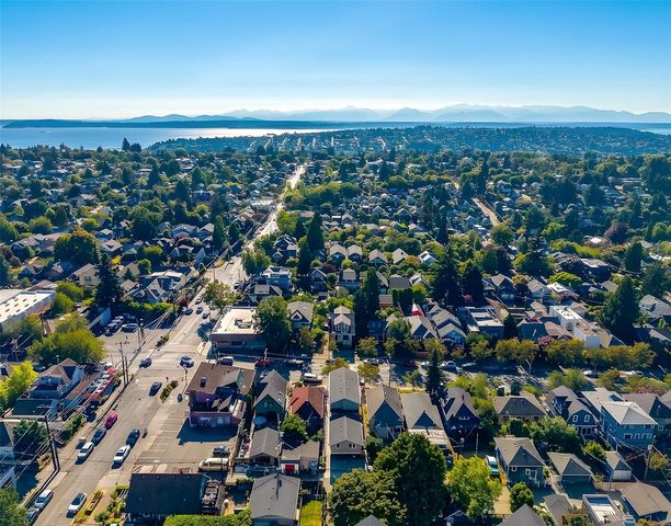 2412 Queen Ann Avenue N, Seattle, WA 98109