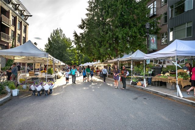 2412 Queen Ann Avenue N, Seattle, WA 98109