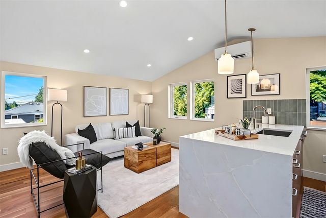 2412 Queen Ann Avenue N, Seattle, WA 98109