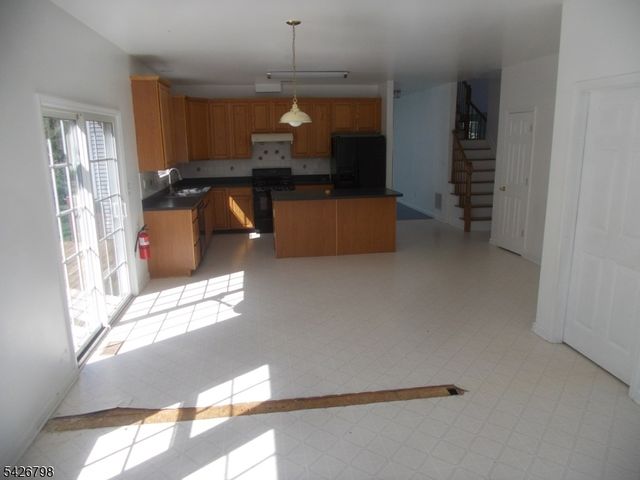 11 Shadow Hill Way, Washington Twp., NJ 07840