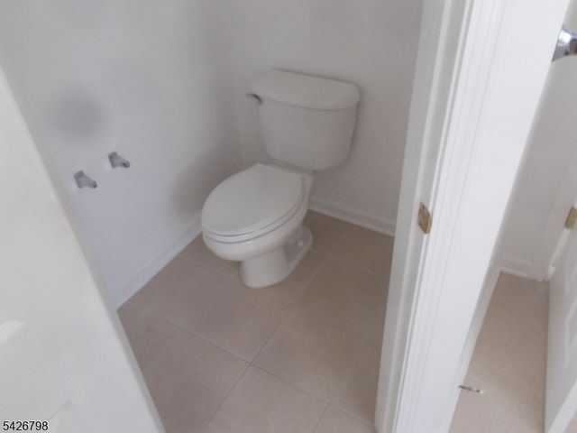 11 Shadow Hill Way, Washington Twp., NJ 07840