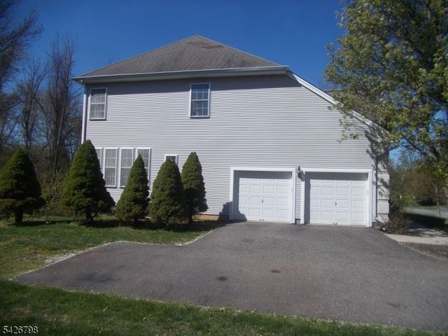 11 Shadow Hill Way, Washington Twp., NJ 07840