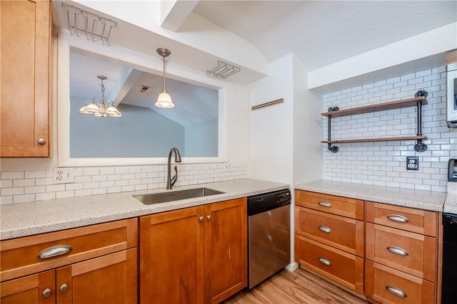 9 High Gate 7, Perinton, NY 14450