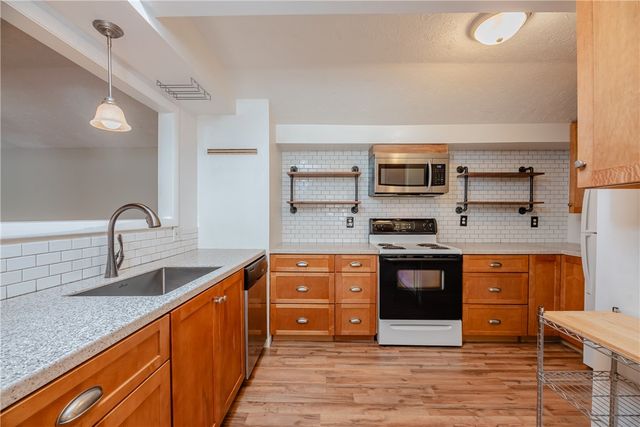 9 High Gate 7, Perinton, NY 14450