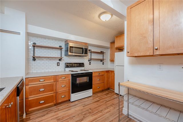 9 High Gate 7, Perinton, NY 14450