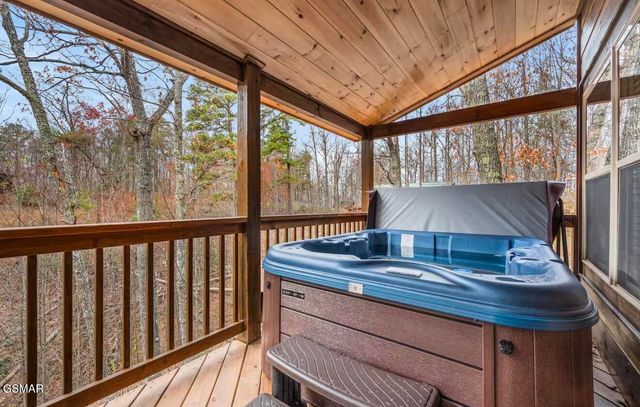 2184 Beach Front Drive, Sevierville, TN 37876