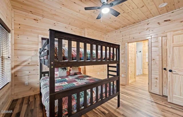 2184 Beach Front Drive, Sevierville, TN 37876