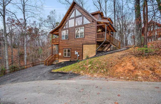 2184 Beach Front Drive, Sevierville, TN 37876