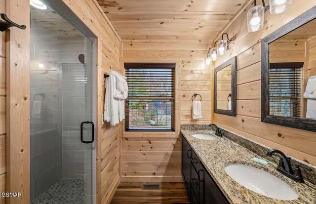 2184 Beach Front Drive, Sevierville, TN 37876