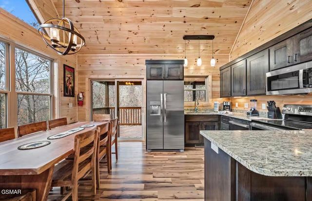 2184 Beach Front Drive, Sevierville, TN 37876