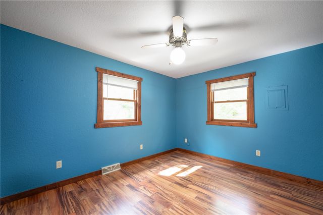 2576 58th St Lane, Vinton, IA 52349