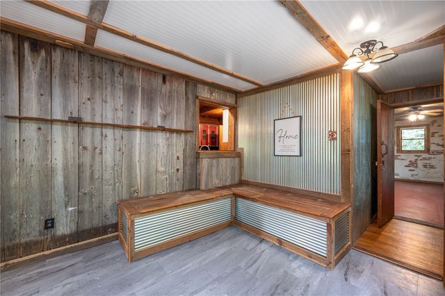 2576 58th St Lane, Vinton, IA 52349