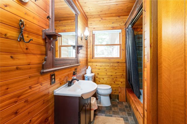 2576 58th St Lane, Vinton, IA 52349