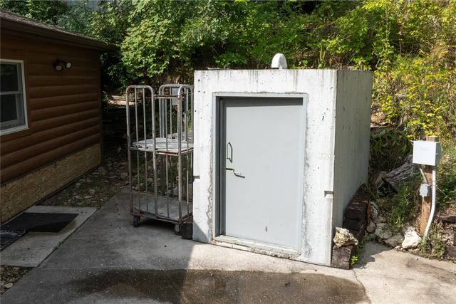 2576 58th St Lane, Vinton, IA 52349