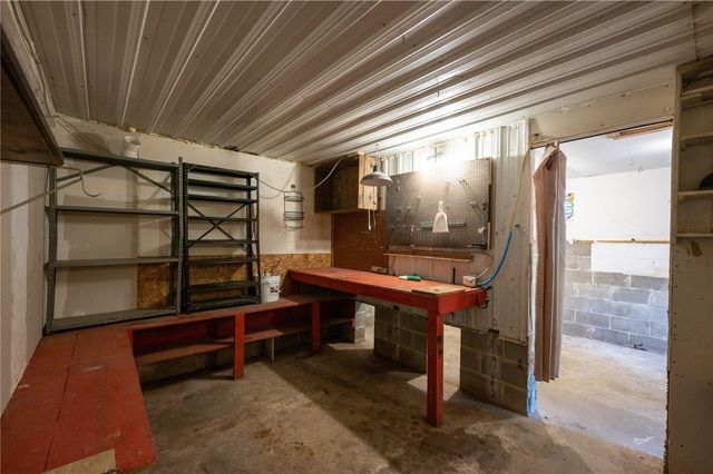 2576 58th St Lane, Vinton, IA 52349