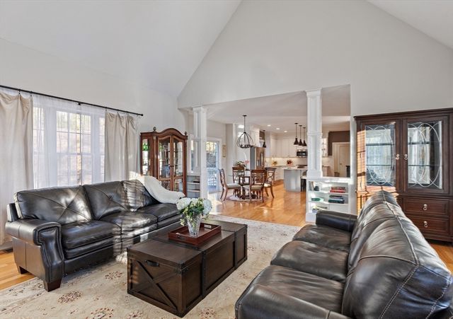 7 Jewell Crossing, Mendon, MA 01756