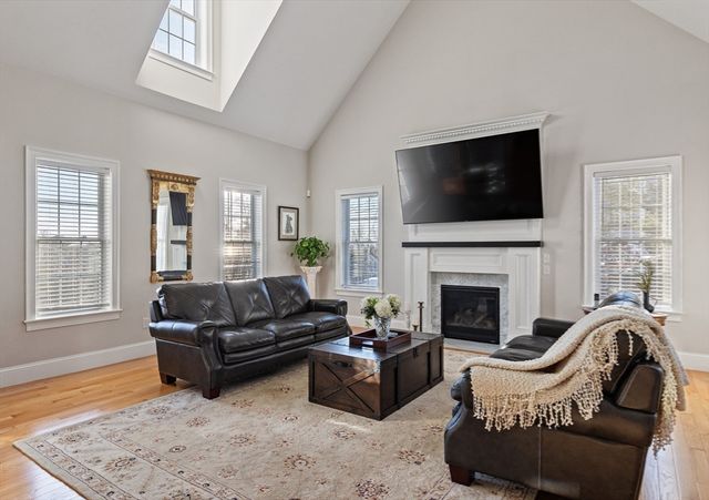 7 Jewell Crossing, Mendon, MA 01756