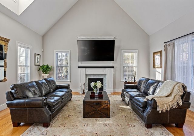 7 Jewell Crossing, Mendon, MA 01756