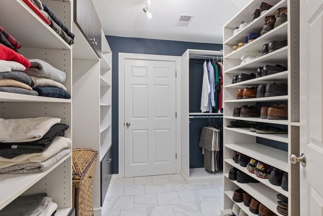 7 Jewell Crossing, Mendon, MA 01756