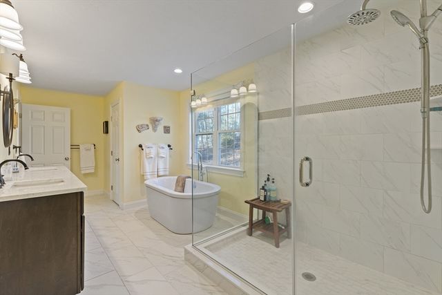 7 Jewell Crossing, Mendon, MA 01756