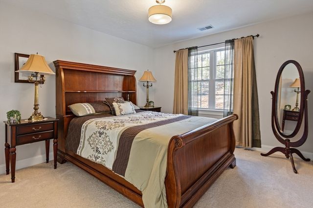 7 Jewell Crossing, Mendon, MA 01756