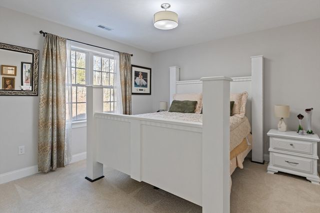 7 Jewell Crossing, Mendon, MA 01756