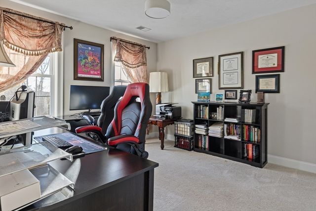 7 Jewell Crossing, Mendon, MA 01756