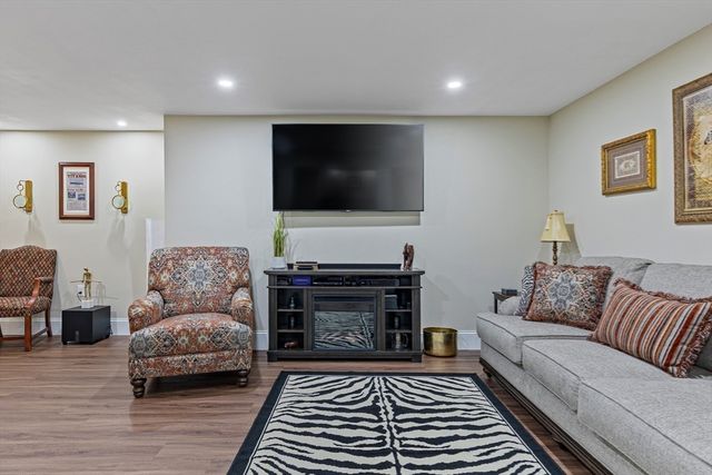 7 Jewell Crossing, Mendon, MA 01756