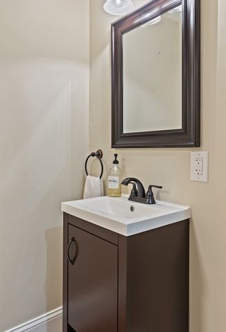 7 Jewell Crossing, Mendon, MA 01756