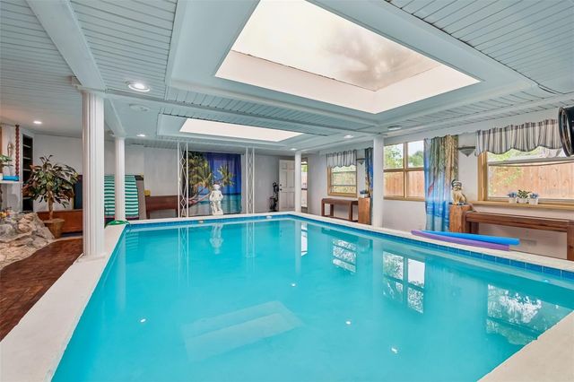 7551 17TH LANE N, St Petersburg, FL 33702