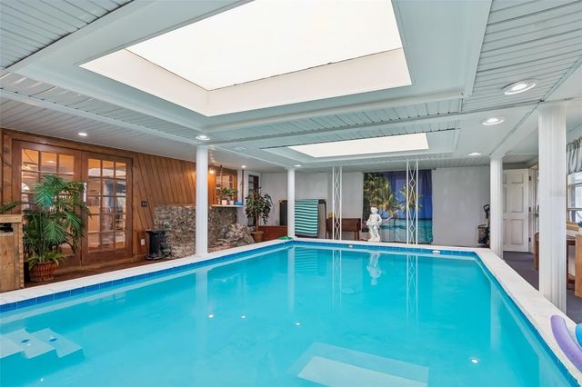 7551 17TH LANE N, St Petersburg, FL 33702