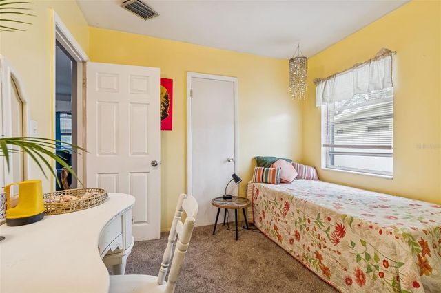 7551 17TH LANE N, St Petersburg, FL 33702