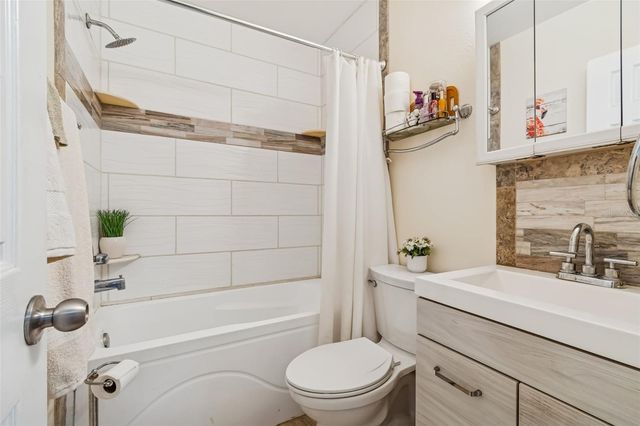 7551 17TH LANE N, St Petersburg, FL 33702