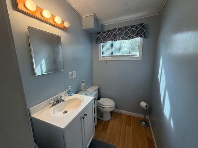 32 River Rd, Andover, MA 01810