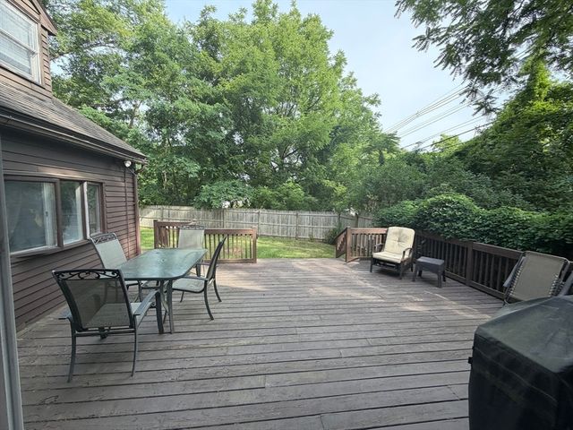 32 River Rd, Andover, MA 01810