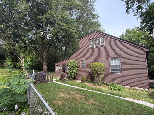 32 River Rd, Andover, MA 01810