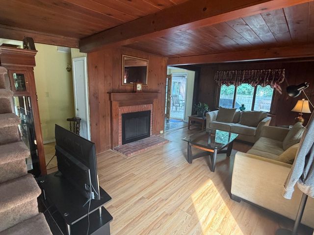 32 River Rd, Andover, MA 01810