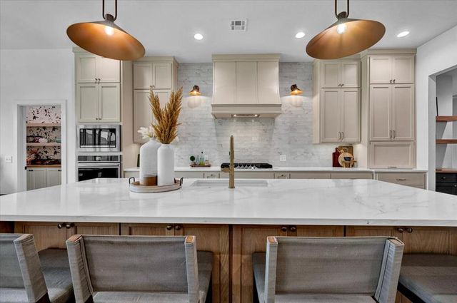 1049 Dorsi Way, Newcastle, OK 73065