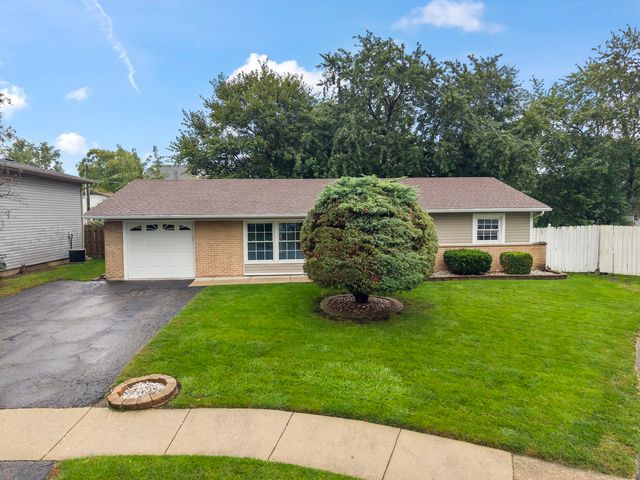 7795 Sherwood Circle S, Hanover Park, IL 60133