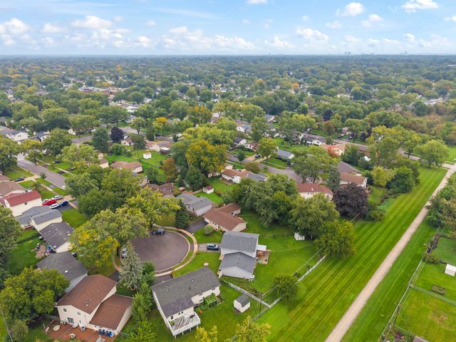 7795 Sherwood Circle S, Hanover Park, IL 60133
