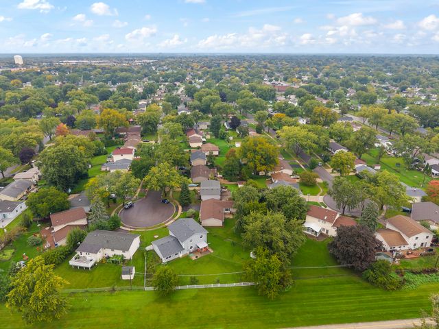 7795 Sherwood Circle S, Hanover Park, IL 60133