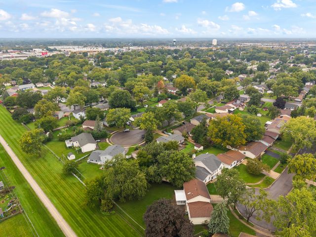 7795 Sherwood Circle S, Hanover Park, IL 60133