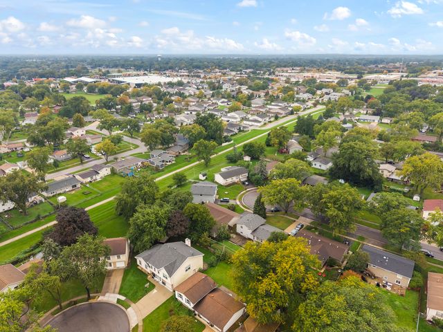 7795 Sherwood Circle S, Hanover Park, IL 60133