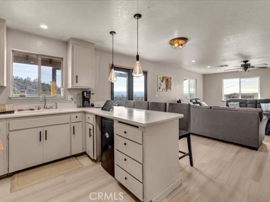 Image 11 of property listing at 14091 Highview Trail, Redding, CA 96003