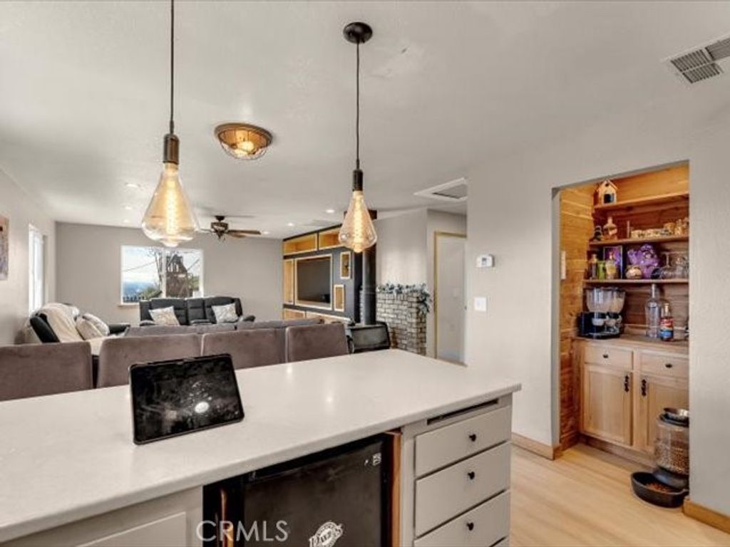 Image 12 of property listing at 14091 Highview Trail, Redding, CA 96003