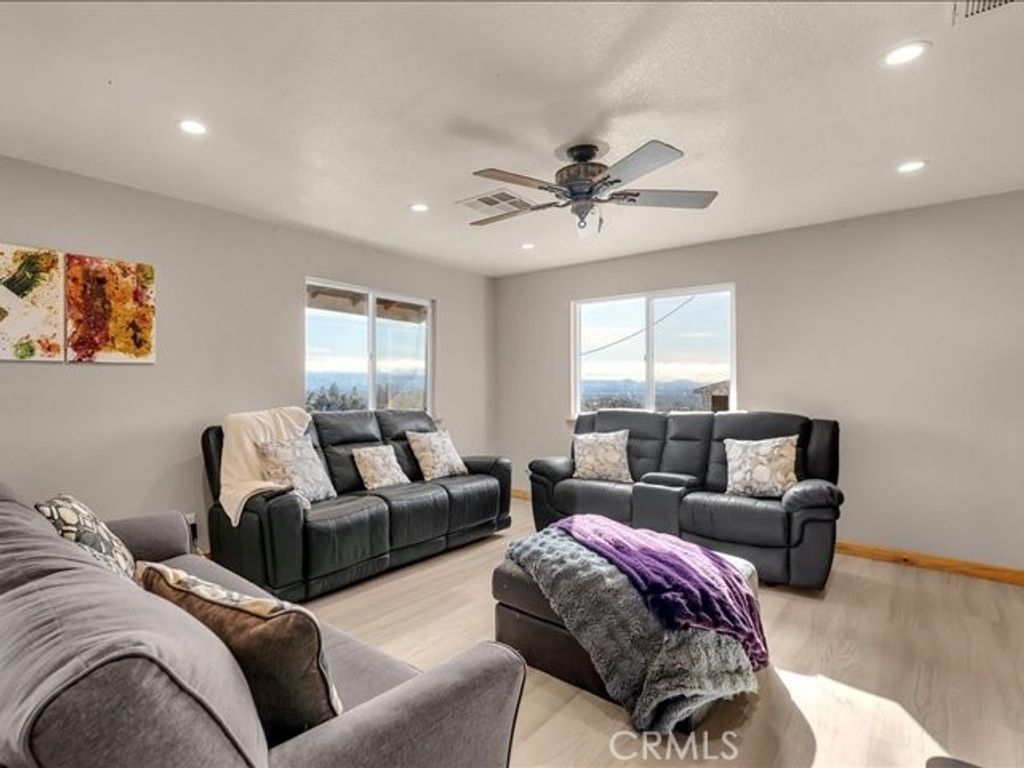 Image 5 of property listing at 14091 Highview Trail, Redding, CA 96003