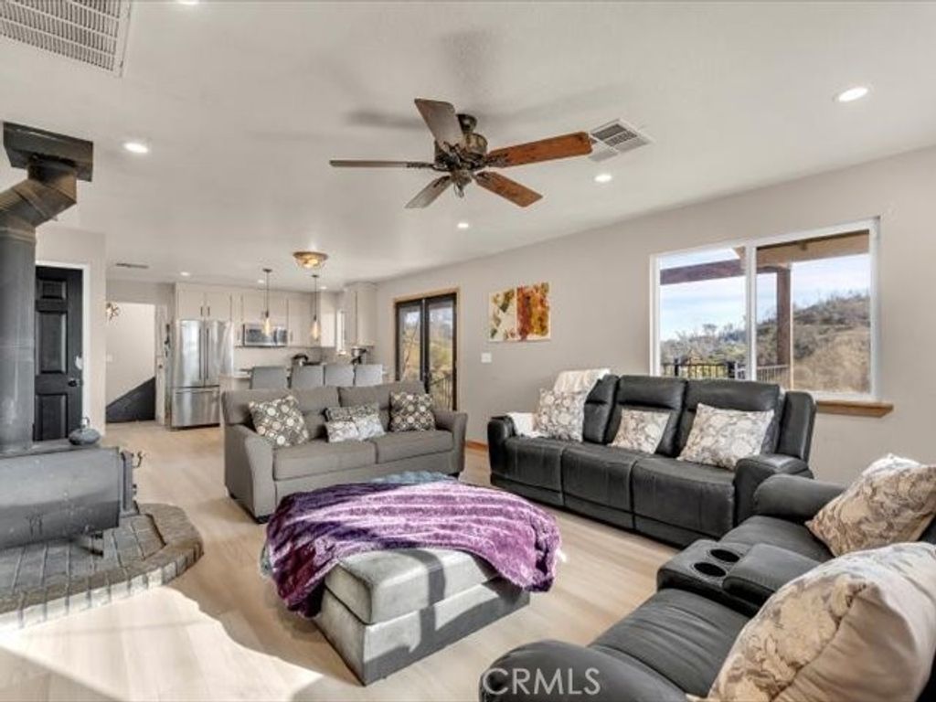 Image 6 of property listing at 14091 Highview Trail, Redding, CA 96003