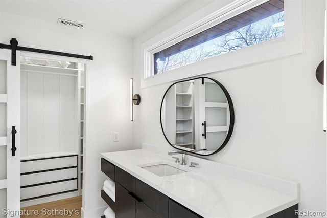 2532 Cedar Brook Court, Rochester Hills, MI 48309